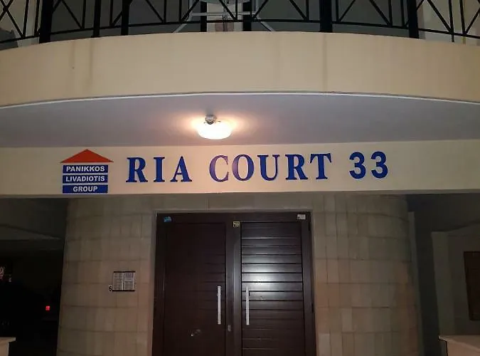 Ria Court 33 *